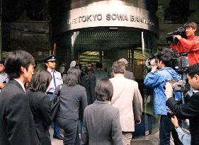 Police raid Tokyo Sowa Bank
